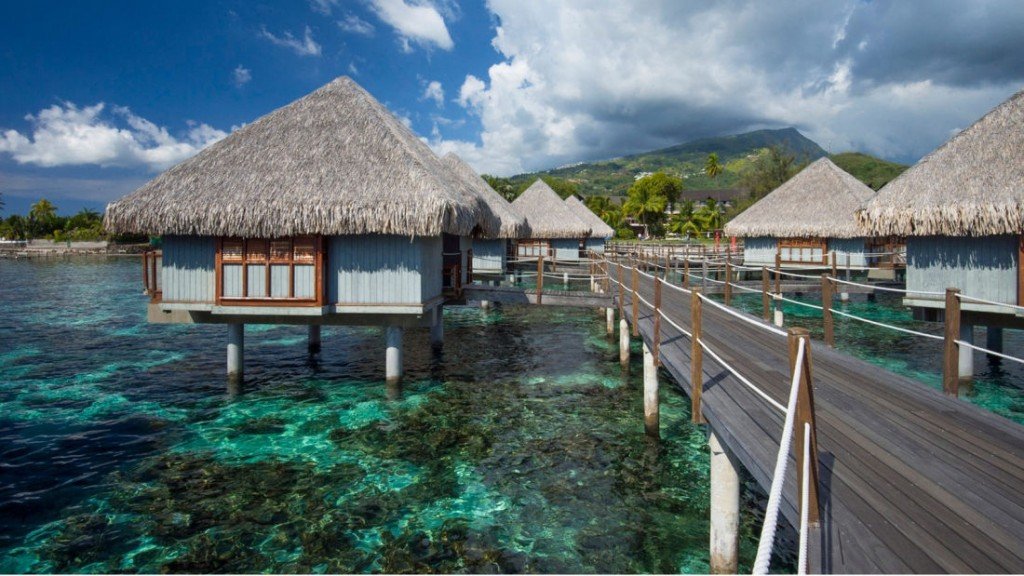 How to Choose Between Tahiti or Fiji - Travel Team